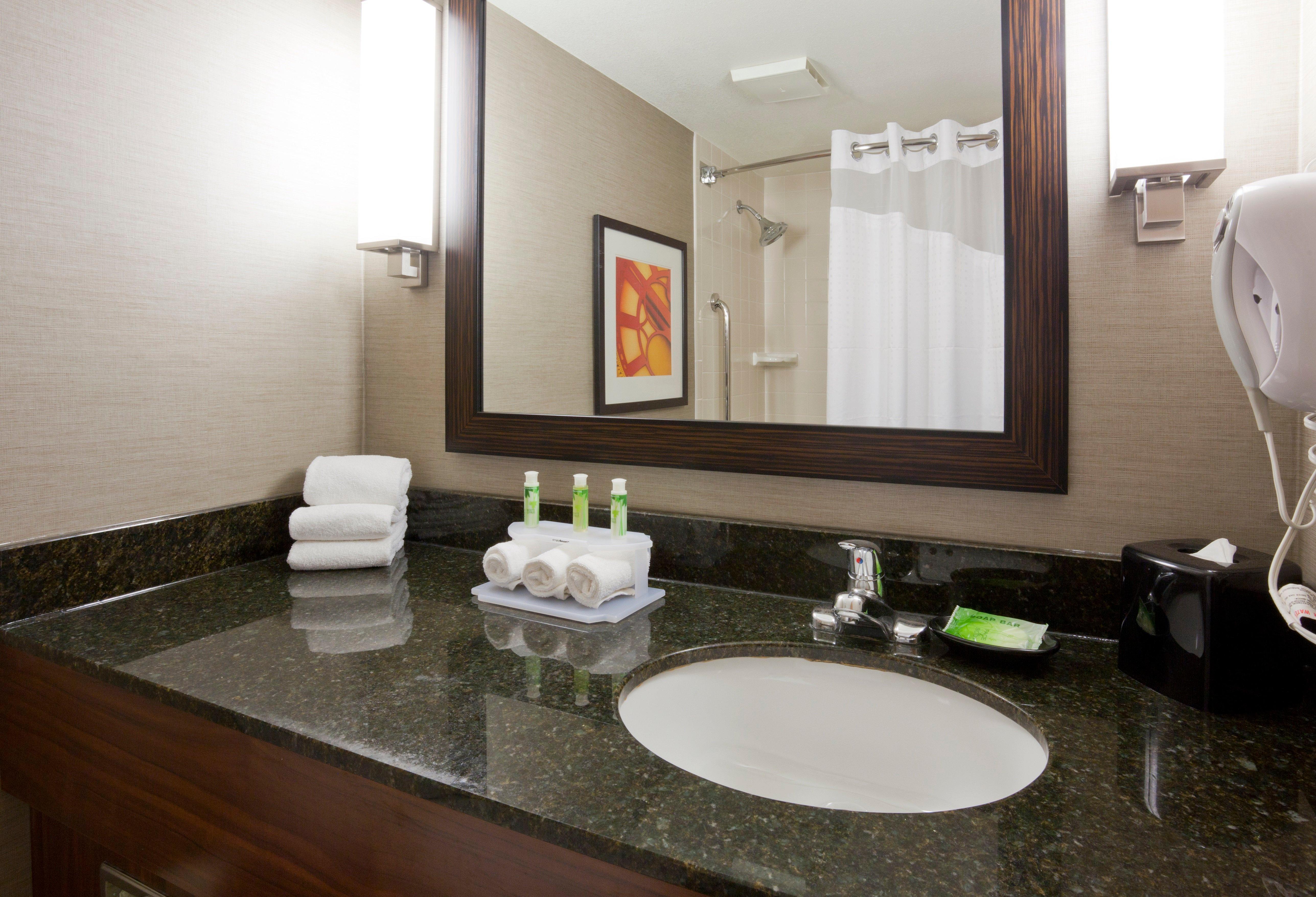 Holiday Express & West By Ihg Hotel Bloomington