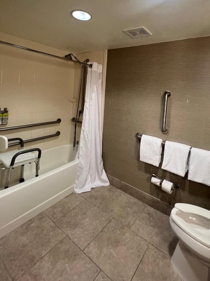 Express & West By Ihg 3*
